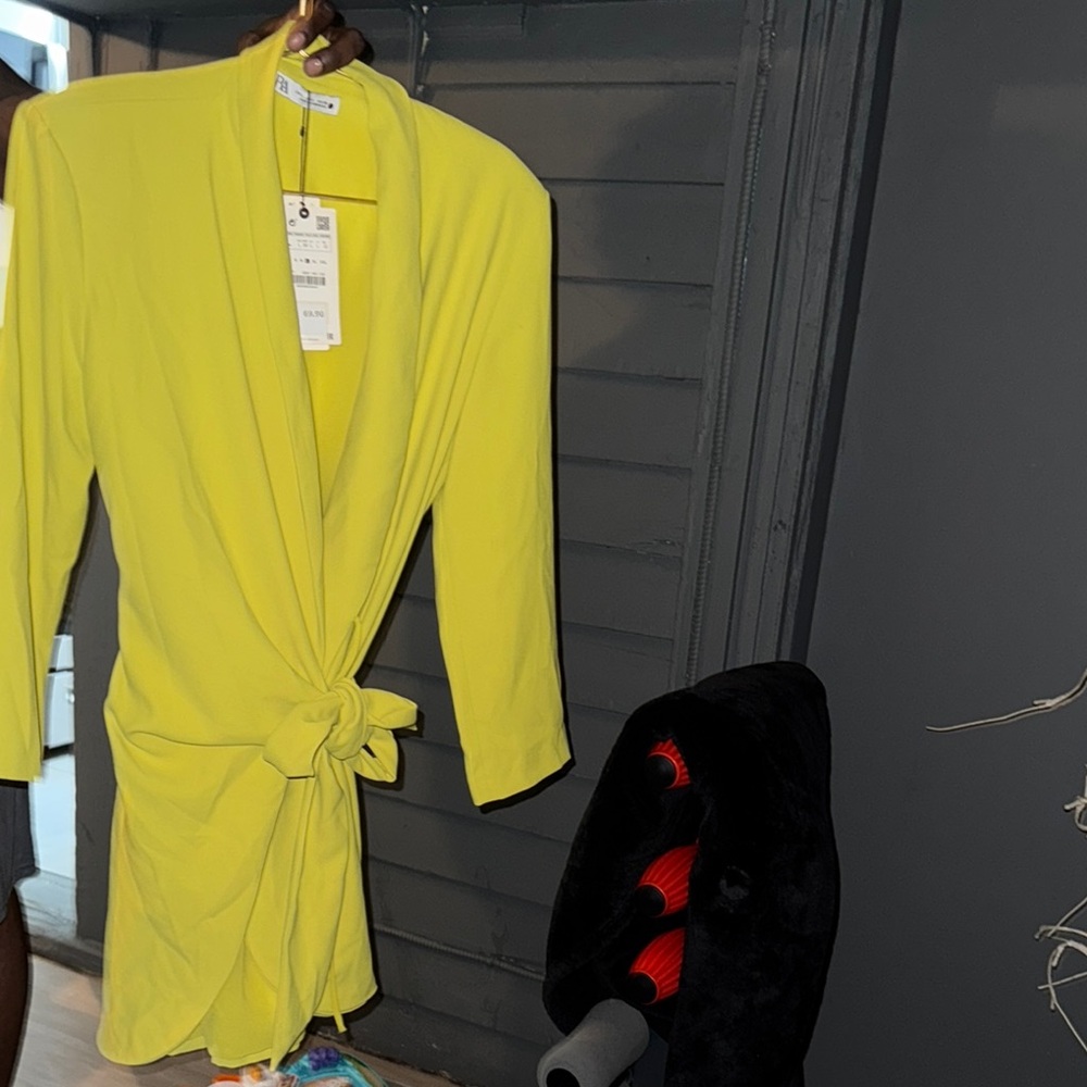 Zara Yellow Maxi Dress with V-Neck and Tie Waist